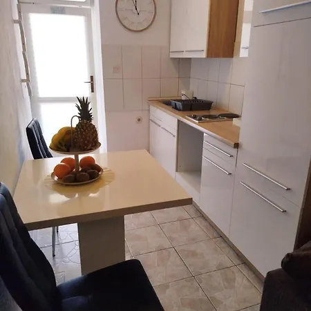 Rose * Zaton (Sibenik-Knin)