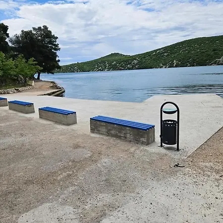 Rose Zaton (Sibenik-Knin)