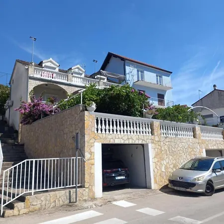 Rose Zaton (Sibenik-Knin)