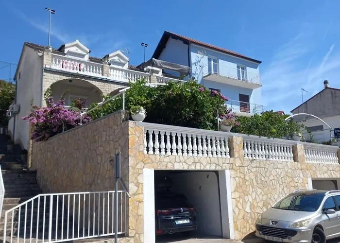 Rose Zaton (Sibenik-Knin)